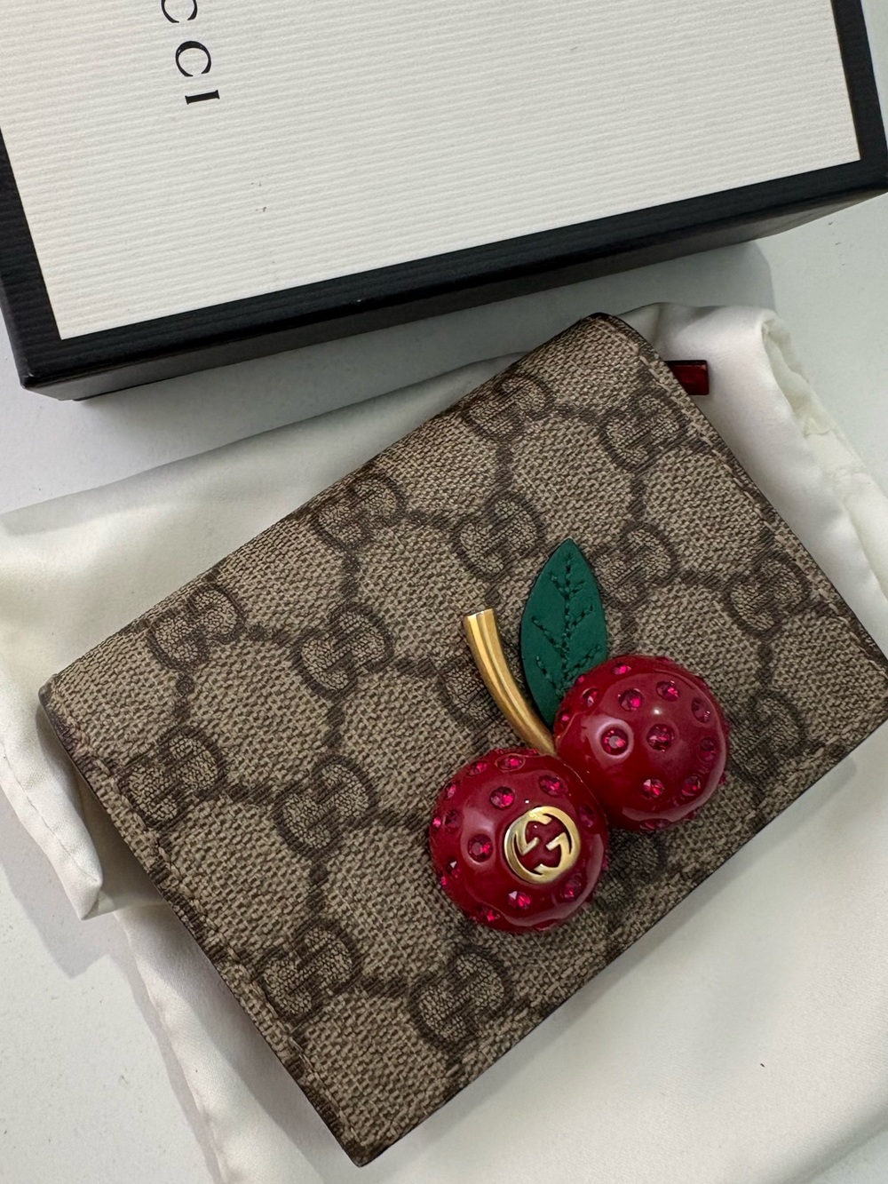 Authentic Gucci Beige GG Supreme Cherry Wallet